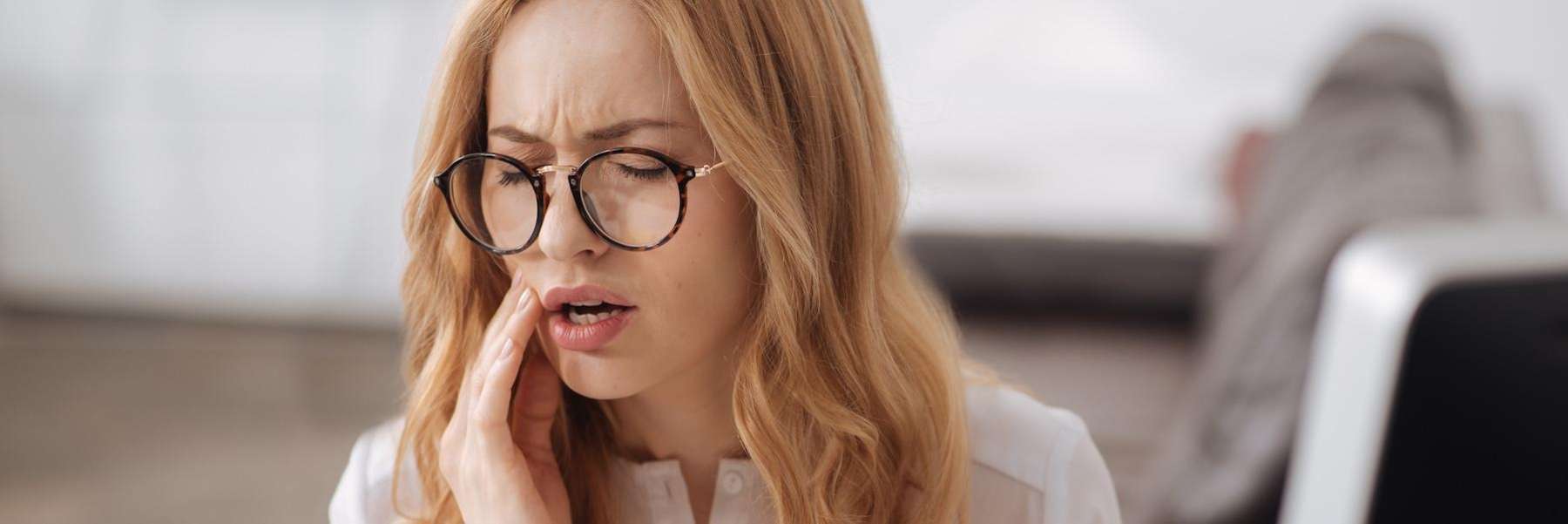 girl with a dental emergency in columbia md