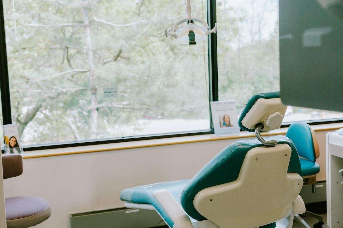 Operatory Corner View with Green Chair and Window Light of Pineview Dental in Columbia, MD